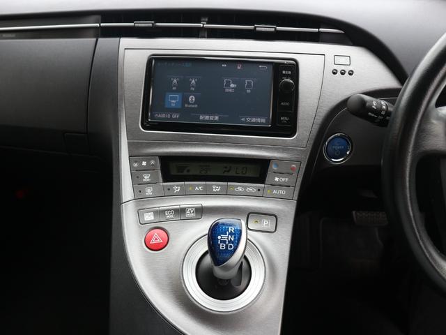 プリウス Ｓ　純正ＳＤナビ　フルセグＴＶ　Ｂｌｕｅｔｏｏｔｈ　ＣＤ　ＤＶＤ　バックカメラ　ＥＴＣ　ＨＩＤヘッドライト　フォグ　オートライト　スマートキー　プッシュスタート　オートエアコン（15枚目）