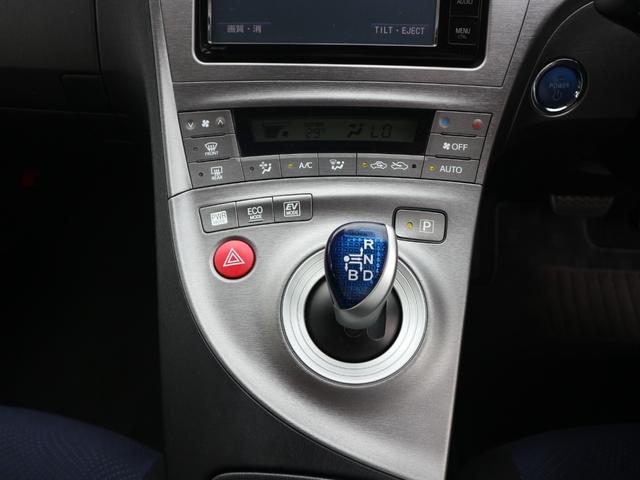 プリウス Ｓ　純正ＳＤナビ　フルセグＴＶ　Ｂｌｕｅｔｏｏｔｈ　ＣＤ　ＤＶＤ　バックカメラ　ＥＴＣ　ＨＩＤヘッドライト　フォグ　オートライト　スマートキー　プッシュスタート　オートエアコン（18枚目）
