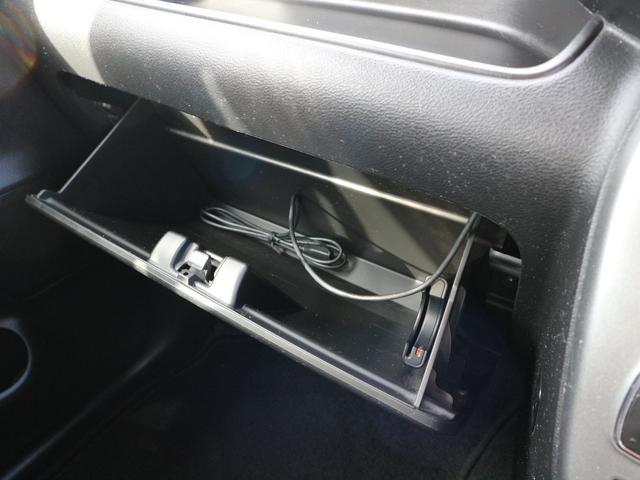 ソリオ ハイブリッドＭＸ　純正ナビ　ＣＤ　ＤＶＤ　Ｂｌｕｅｔｏｏｔｈ　フルセグＴＶ　クルーズコントロール　衝突被害軽減ブレーキ　アイドリングストップ　左側パワースライドドア　スマートキー　プッシュスタート（19枚目）