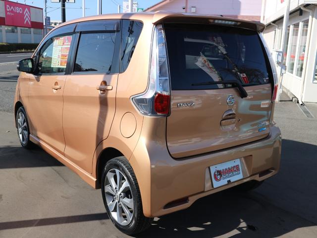 デイズ ハイウェイスター　Ｇ　純正ナビ　フルセグＴＶ　Ｂｌｕｅｔｏｏｔｈ　アラウンドビューモニター　ＣＤ　ＤＶＤ　ＥＴＣ　アイドリングストップ　スマートキー　プッシュスタート　ＨＩＤヘッドライト　フォグ　純正１５インチアルミ（11枚目）