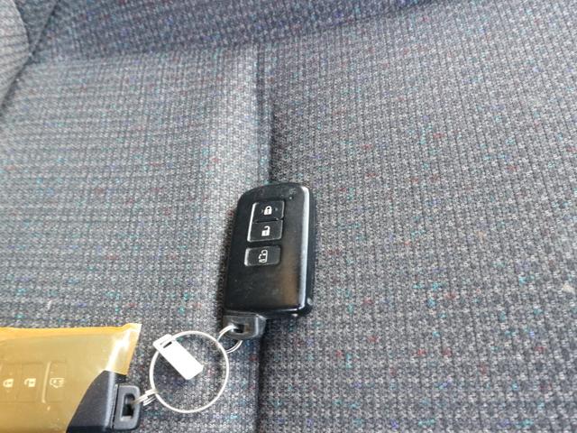 シエンタ ファンベースＸ　社外ナビ　フルセグＴＶ　Ｂｌｕｅｔｏｏｔｈ　バックカメラ　ＥＴＣ　左側パワースライドドア　衝突被害軽減ブレーキ　ＣＤ　ＤＶＤ　スマートキー　プッシュスタート　アイドリングストップ（34枚目）