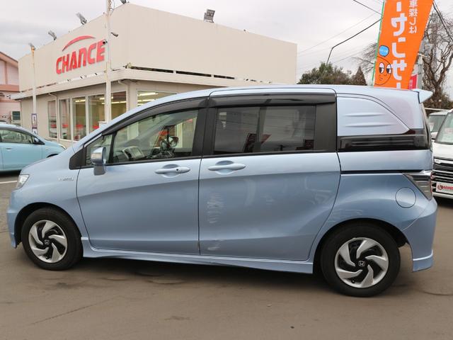 フリードスパイクハイブリッド ハイブリッド　プレミアムエディション　純正ナビ　フルセグＴＶ　Ｂｌｕｅｔｏｏｔｈ　両側パワースライドドア　ＥＴＣ　ＣＤ　ＤＶＤ　バックカメラ　スマートキー　クルーズコントロール　ＨＩＤヘッドライト　オートライト（12枚目）