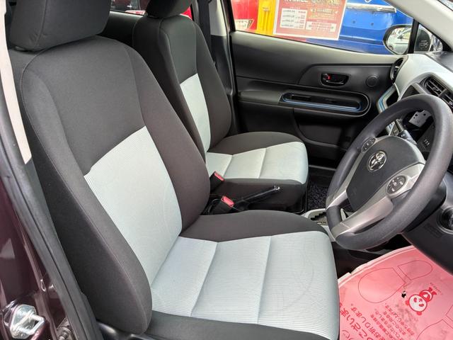 アクア S スマートキー シートヒーター 電動格納ドアミラー 横滑り防止装置 オートライト 記録簿 運転席エアバック ABS 助手席エアバック(13枚目)