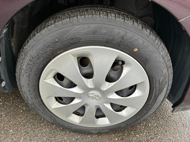 アクア S スマートキー シートヒーター 電動格納ドアミラー 横滑り防止装置 オートライト 記録簿 運転席エアバック ABS 助手席エアバック(29枚目)