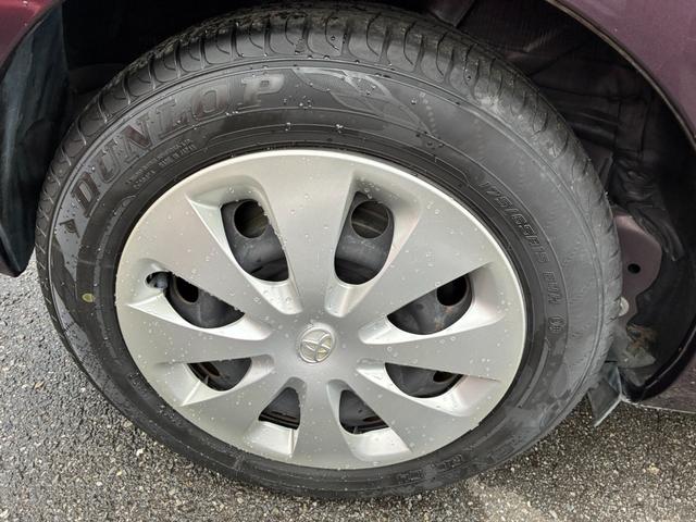 アクア S スマートキー シートヒーター 電動格納ドアミラー 横滑り防止装置 オートライト 記録簿 運転席エアバック ABS 助手席エアバック(30枚目)