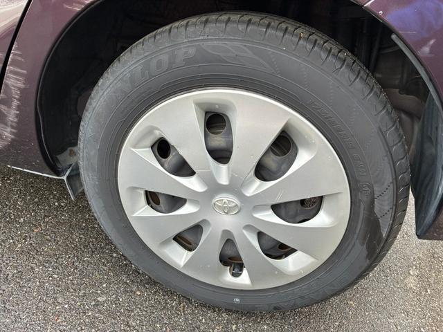 アクア S スマートキー シートヒーター 電動格納ドアミラー 横滑り防止装置 オートライト 記録簿 運転席エアバック ABS 助手席エアバック(31枚目)