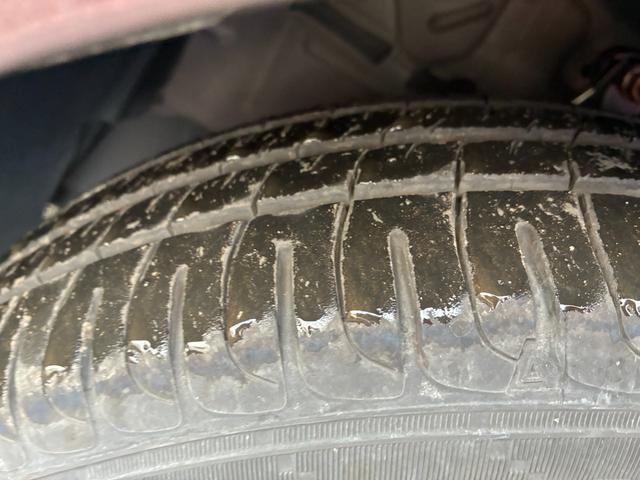 アクア S スマートキー シートヒーター 電動格納ドアミラー 横滑り防止装置 オートライト 記録簿 運転席エアバック ABS 助手席エアバック(34枚目)