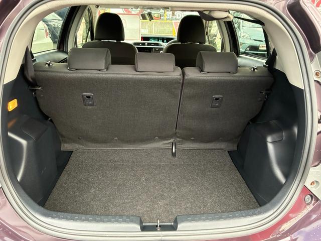 アクア S スマートキー シートヒーター 電動格納ドアミラー 横滑り防止装置 オートライト 記録簿 運転席エアバック ABS 助手席エアバック(43枚目)