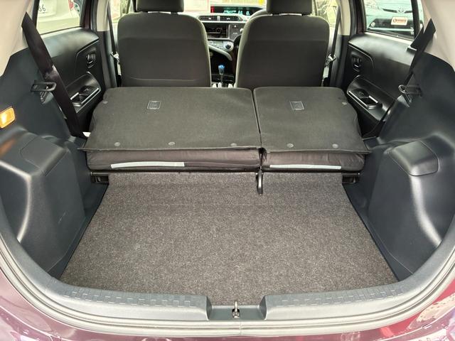 アクア S スマートキー シートヒーター 電動格納ドアミラー 横滑り防止装置 オートライト 記録簿 運転席エアバック ABS 助手席エアバック(44枚目)