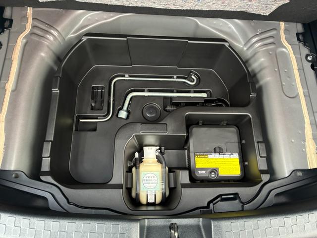 アクア S スマートキー シートヒーター 電動格納ドアミラー 横滑り防止装置 オートライト 記録簿 運転席エアバック ABS 助手席エアバック(45枚目)