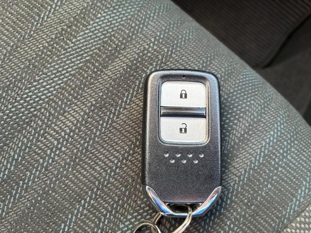 シャトル ハイブリッド　ホンダセンシング　純正メモリーナビ　フルセグテレビ　クルーズコントロール　ＥＴＣ　衝突被害軽減システム　電動格納ミラー　Ｂｌｕｅｔｏｏｔｈ接続　ＣＤ　ＤＶＤ（29枚目）