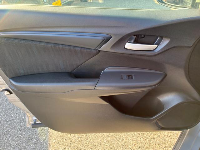 シャトル ハイブリッド　ホンダセンシング　純正メモリーナビ　フルセグテレビ　クルーズコントロール　ＥＴＣ　衝突被害軽減システム　電動格納ミラー　Ｂｌｕｅｔｏｏｔｈ接続　ＣＤ　ＤＶＤ（41枚目）