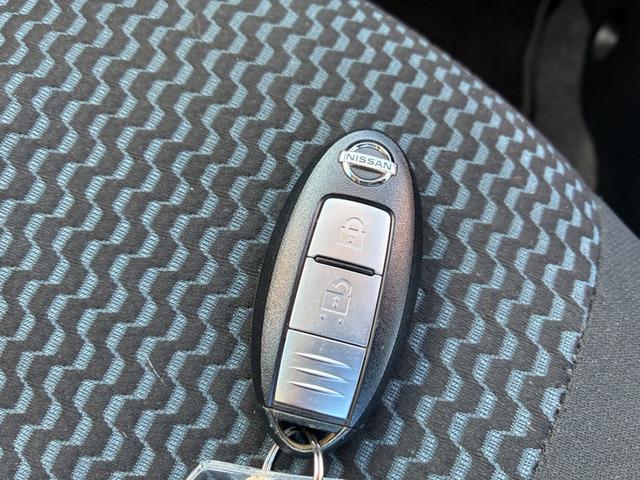 ノート Ｘ　スマートキー　レーンアシスト　電動格納ミラー　社外メモリーナビ　ＣＤ　ＤＶＤ　Ｂｌｕｅｔｏｏｔｈ接続　バックカメラ　フルセグテレビ　横滑り防止装置（24枚目）