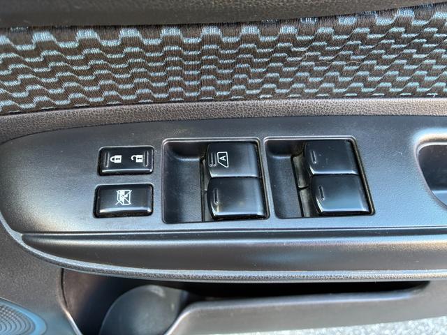 ノート Ｘ　スマートキー　レーンアシスト　電動格納ミラー　社外メモリーナビ　ＣＤ　ＤＶＤ　Ｂｌｕｅｔｏｏｔｈ接続　バックカメラ　フルセグテレビ　横滑り防止装置（25枚目）