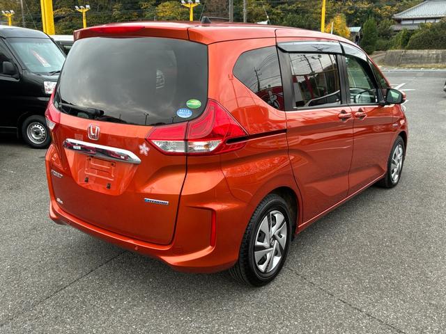 フリードハイブリッド ハイブリッド・Gホンダセンシング ETC スマートキー 両側パワースライドドア LEDヘッドランプ オートライト シートヒーター 純正メモリーナビ CD DVD再生 Bluetooth接続 バックカメラ ドライブレコーダー(8枚目)