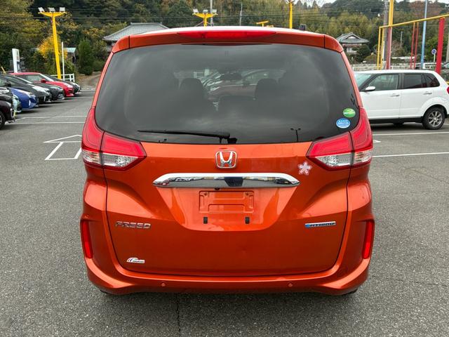 フリードハイブリッド ハイブリッド・Gホンダセンシング ETC スマートキー 両側パワースライドドア LEDヘッドランプ オートライト シートヒーター 純正メモリーナビ CD DVD再生 Bluetooth接続 バックカメラ ドライブレコーダー(9枚目)
