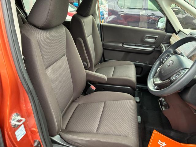 フリードハイブリッド ハイブリッド・Gホンダセンシング ETC スマートキー 両側パワースライドドア LEDヘッドランプ オートライト シートヒーター 純正メモリーナビ CD DVD再生 Bluetooth接続 バックカメラ ドライブレコーダー(13枚目)