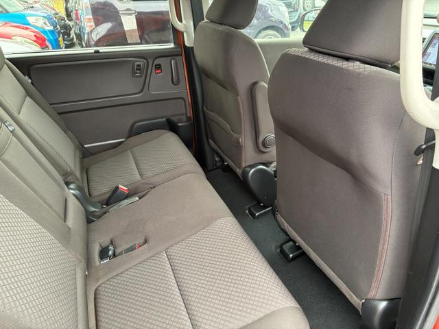 フリードハイブリッド ハイブリッド・Gホンダセンシング ETC スマートキー 両側パワースライドドア LEDヘッドランプ オートライト シートヒーター 純正メモリーナビ CD DVD再生 Bluetooth接続 バックカメラ ドライブレコーダー(14枚目)