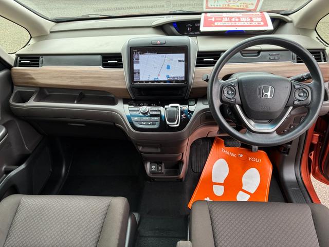 フリードハイブリッド ハイブリッド・Gホンダセンシング ETC スマートキー 両側パワースライドドア LEDヘッドランプ オートライト シートヒーター 純正メモリーナビ CD DVD再生 Bluetooth接続 バックカメラ ドライブレコーダー(17枚目)