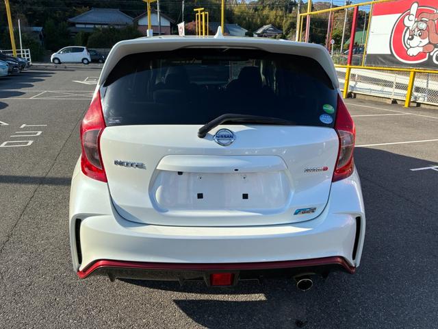 ノート ニスモ　ＥＴＣ　スマートキー　アイドリングストップ　オートライト　ＬＥＤヘッドランプ　電動格納ミラー　純正メモリーナビ　ＣＤ　Ｂｌｕｅｔｏｏｔｈ接続　バックカメラ（9枚目）