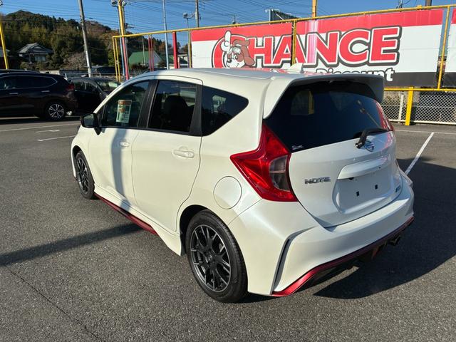 ノート ニスモ　ＥＴＣ　スマートキー　アイドリングストップ　オートライト　ＬＥＤヘッドランプ　電動格納ミラー　純正メモリーナビ　ＣＤ　Ｂｌｕｅｔｏｏｔｈ接続　バックカメラ（10枚目）