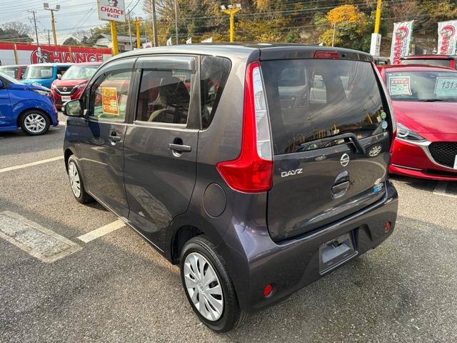 デイズ Ｘ　Ｖセレクション＋セーフティＩＩ　スマートキー　アイドリングストップ　電動格納ミラー　ベンチシート　ＣＤ　バックカメラ　全周囲カメラ　衝突被害軽減ブレーキ　横滑り防止装置（10枚目）