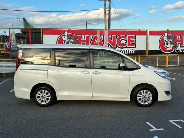 ノア Ｇ　ＥＴＣ　アイドリングストップ　スマートキー　両側パワースライドドア　オートライト　ＬＥＤヘッドランプ　シートヒーター　ＣＤ　ＤＶＤ再生　Ｂｌｕｅｔｏｏｔｈ接続　バックカメラ（7枚目）