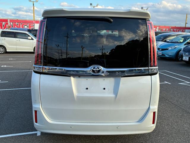 ノア Ｇ　ＥＴＣ　アイドリングストップ　スマートキー　両側パワースライドドア　オートライト　ＬＥＤヘッドランプ　シートヒーター　ＣＤ　ＤＶＤ再生　Ｂｌｕｅｔｏｏｔｈ接続　バックカメラ（9枚目）