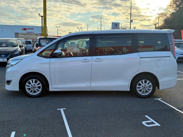 ノア Ｇ　ＥＴＣ　アイドリングストップ　スマートキー　両側パワースライドドア　オートライト　ＬＥＤヘッドランプ　シートヒーター　ＣＤ　ＤＶＤ再生　Ｂｌｕｅｔｏｏｔｈ接続　バックカメラ（11枚目）