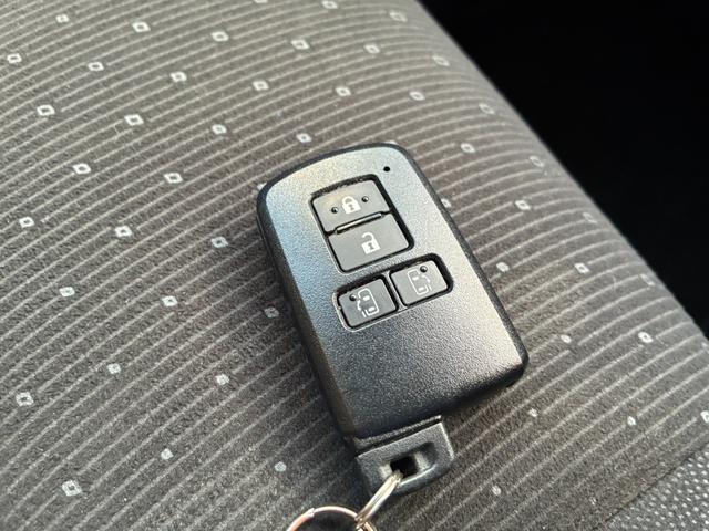 ノア Ｇ　ＥＴＣ　アイドリングストップ　スマートキー　両側パワースライドドア　オートライト　ＬＥＤヘッドランプ　シートヒーター　ＣＤ　ＤＶＤ再生　Ｂｌｕｅｔｏｏｔｈ接続　バックカメラ（30枚目）