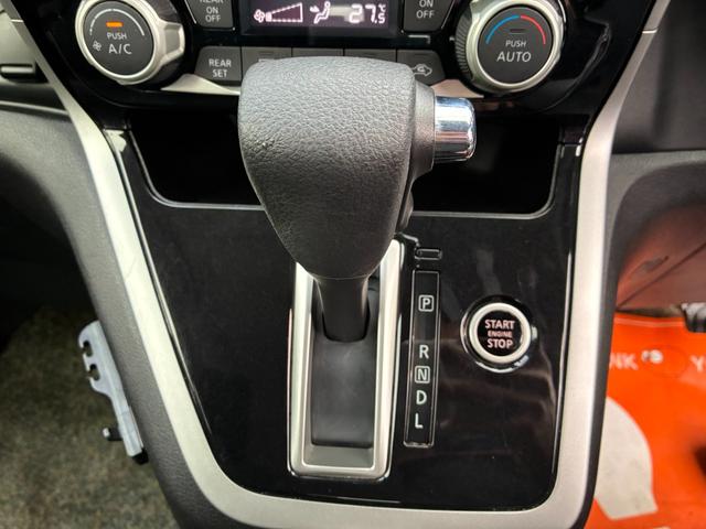 セレナ ハイウェイスター　ＶセレクションＩＩ　ＥＴＣ　アイドリングストップ　スマートキー　両側パワースライドドア　オートライト　ＣＤ　Ｂｌｕｅｔｏｏｔｈ接続　バックカメラ　全周囲カメラ　ＬＥＤヘッドランプ（24枚目）