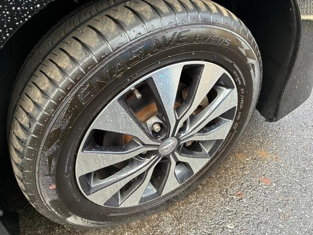 セレナ ハイウェイスター　ＶセレクションＩＩ　ＥＴＣ　アイドリングストップ　スマートキー　両側パワースライドドア　オートライト　ＣＤ　Ｂｌｕｅｔｏｏｔｈ接続　バックカメラ　全周囲カメラ　ＬＥＤヘッドランプ（29枚目）