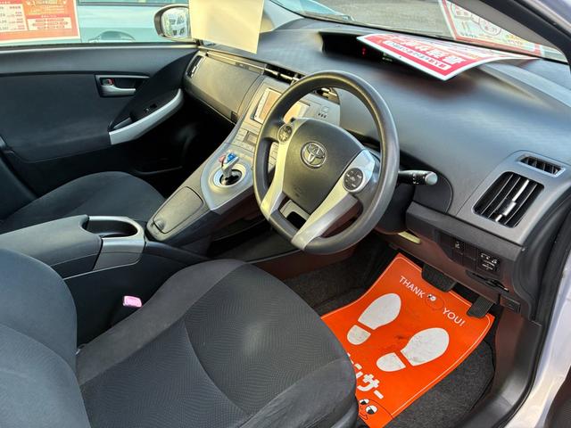 プリウス Ｓ　ＥＴＣ　スマートキー　オートライト　電動格納ミラー　社外メモリーナビ　ＣＤ　Ｂｌｕｅｔｏｏｔｈ接続　バックカメラ　ワンセグＴＶ　横滑り防止装置（12枚目）