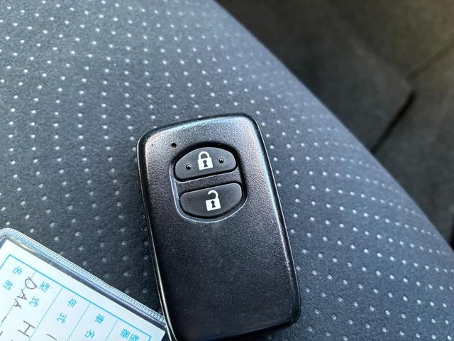 プリウス Ｓ　ＥＴＣ　スマートキー　オートライト　電動格納ミラー　社外メモリーナビ　ＣＤ　Ｂｌｕｅｔｏｏｔｈ接続　バックカメラ　ワンセグＴＶ　横滑り防止装置（26枚目）