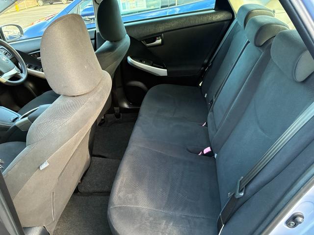 プリウス Ｓ　ＥＴＣ　スマートキー　オートライト　電動格納ミラー　社外メモリーナビ　ＣＤ　Ｂｌｕｅｔｏｏｔｈ接続　バックカメラ　ワンセグＴＶ　横滑り防止装置（40枚目）