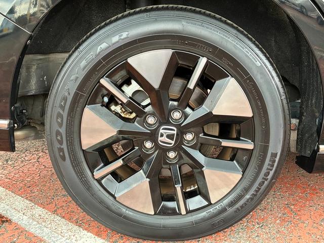 ステップワゴン ｅ：ＨＥＶスパーダ　純正ナビ　ＣＤ　ＤＶＤ　フルセグＴＶ　Ｂｌｕｅｔｏｏｔｈ　ＥＴＣ　ドライブレコーダー　シートヒーター　クルーズコントロール　ＬＥＤヘッドライト　フォグランプ　パワーテールゲート　マルチビューカメラ（30枚目）