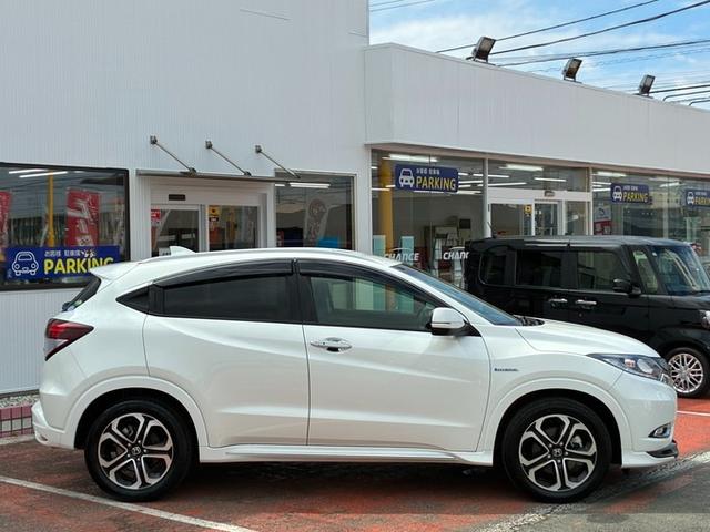ヴェゼル ハイブリッドＺ・ホンダセンシング　純正ＳＤナビ　ＣＤ　ＤＶＤ　フルセグＴＶ　Ｂｌｕｅｔｏｏｔｈ　バックカメラ　ＥＴＣ　クルーズコントロール　ＬＥＤヘッドライト　フォグランプ　オートライト　オート電動格納ドアミラー　スマートキー（7枚目）