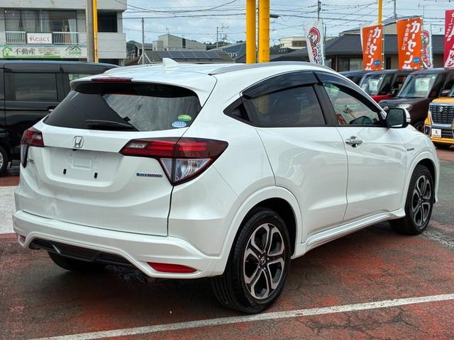 ヴェゼル ハイブリッドＺ・ホンダセンシング　純正ＳＤナビ　ＣＤ　ＤＶＤ　フルセグＴＶ　Ｂｌｕｅｔｏｏｔｈ　バックカメラ　ＥＴＣ　クルーズコントロール　ＬＥＤヘッドライト　フォグランプ　オートライト　オート電動格納ドアミラー　スマートキー（17枚目）