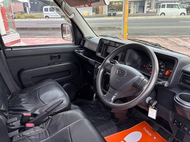 ハイゼットカーゴ ＤＸ　ＳＡＩＩＩ　ＬＥＤヘッドライト　オートライト　スマートアシスト　アイドリングストップ　ＥＴＣ　キーレス　横滑り防止　パワーウィンドウ　パワーステアリング　Ｗエアバック　両側スライドドア（8枚目）