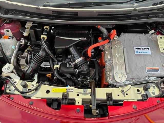 ノート e-パワー X ブラックアロー SDナビ CD DVD フルセグTV Bluetooth バックカメラ ETC クルーズコントロール オートライト LEDヘッドライト ドライブレコーダー 障害物センサー 電動格納ミラー スマートキー(60枚目)