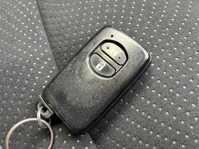 プリウス Ｌ　純正オーディオ　ＣＤ　ＥＴＣ　プッシュスタート　スマートキー　電動格納ミラー（29枚目）