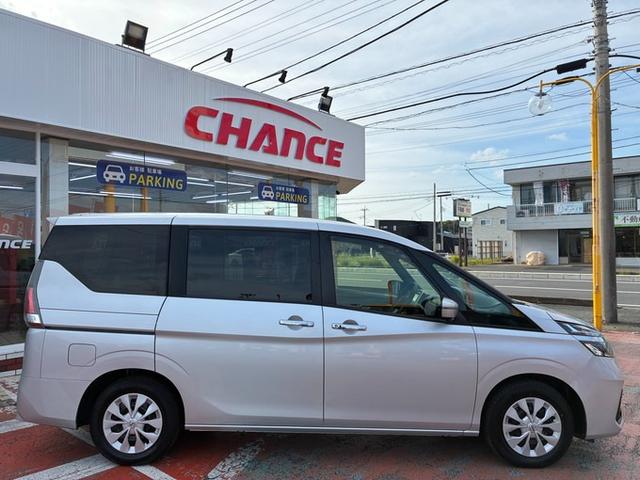 セレナ Ｓ　メモリーナビ　ＣＤ　ＤＶＤ　Ｂｌｕｅｔｏｏｔｈ　ＥＴＣ　アラウンドビューモニター　クリアランスソナー　クルーズコントロール　左側パワースライドドア　オートライト　衝突軽減ブレーキ　スマートキー（7枚目）