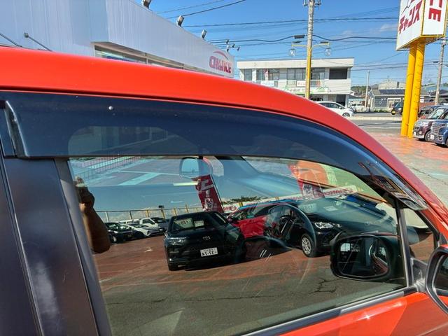 当店でお車をご購入いただき、さらに「有料保証」プランにご加入いただくと、特典としてオイル交換１０回分の無料チケットを差し上げます。