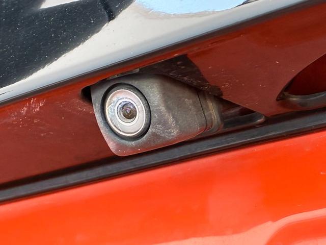 当社の車両には『安心して車選びをしていただく為に』お支払い総額を表示しております。税金、自賠責保険、リサイクル料金、登録費用が含まれております。管轄登録及び届出で店舗納車の場合になります。