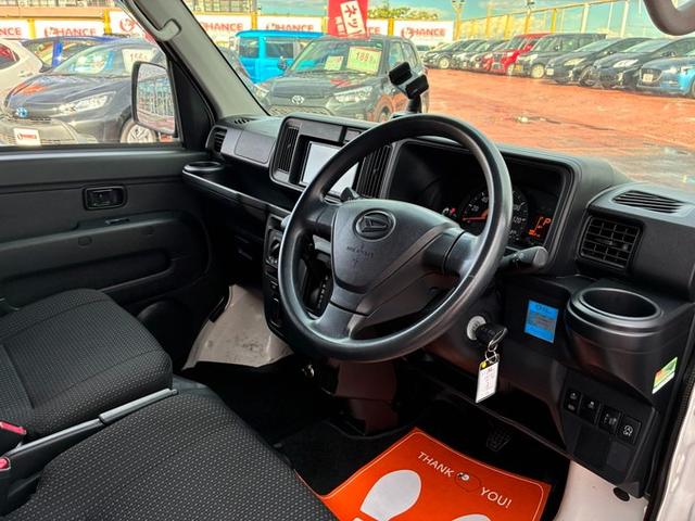 ハイゼットカーゴ ＤＸ　ＳＡＩＩＩ　社外メモリーナビ　ＣＤ　ＤＶＤ　Ｂｌｕｅｔｏｏｔｈ　バックカメラ　アイドリングストップ　衝突軽減ブレーキ　横滑り防止ブレーキ　オートハイビーム　キーレスエントリー（8枚目）