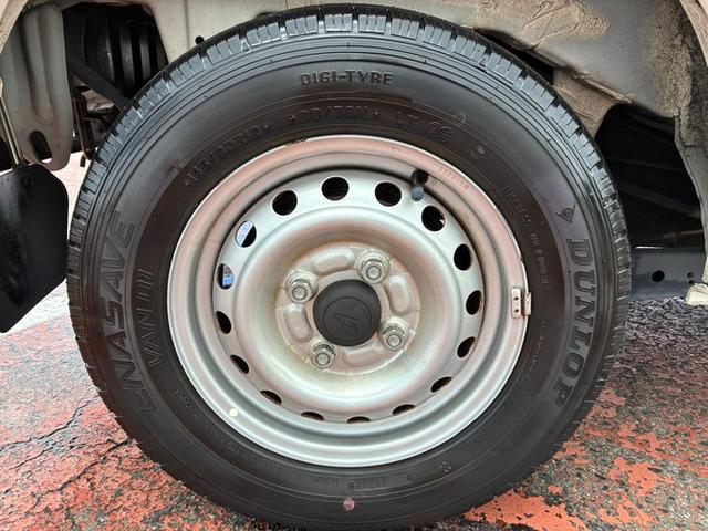 ハイゼットカーゴ ＤＸ　ＳＡＩＩＩ　社外メモリーナビ　ＣＤ　ＤＶＤ　Ｂｌｕｅｔｏｏｔｈ　バックカメラ　アイドリングストップ　衝突軽減ブレーキ　横滑り防止ブレーキ　オートハイビーム　キーレスエントリー（28枚目）