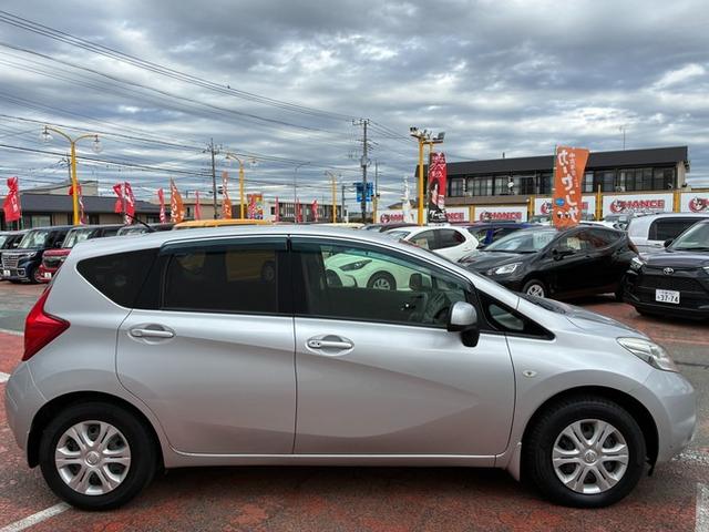 ノート Ｘ　純正ＣＤオーディオ　アイドリングストップ　プッシュスタート　スマートキー（7枚目）