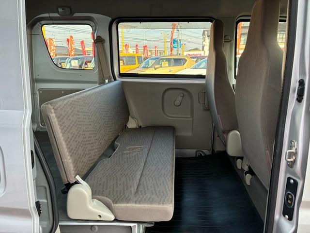 ミニキャブバン Ｍ　純正ラジオ　両側スライドドア　マニュアル車　社外アルミホイール　Ｗエアバック　パワーステアリング（9枚目）