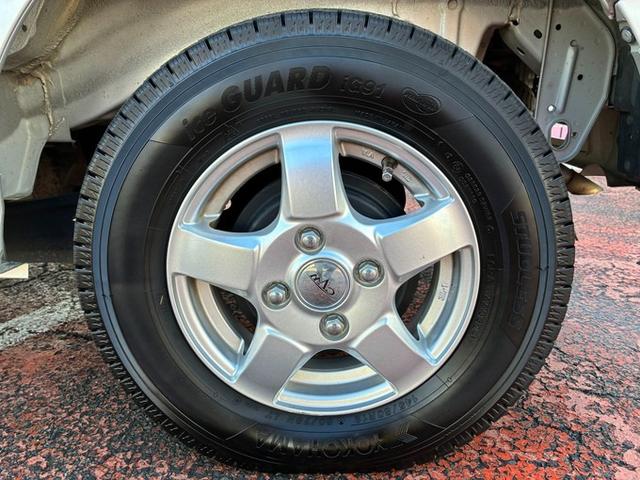 ミニキャブバン Ｍ　純正ラジオ　両側スライドドア　マニュアル車　社外アルミホイール　Ｗエアバック　パワーステアリング（24枚目）