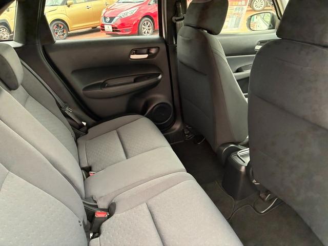 フィット ｅ：ＨＥＶベーシック　純正メモリーナビ　ＣＤ　ＤＶＤ　フルセグＴＶ　Ｂｌｕｅｔｏｏｔｈ　バックカメラ　ＥＴＣ　衝突軽減ブレーキ　レーンキープ　横滑り防止ブレーキ　クリアランスソナー　クルーズコントロール　オートライト（9枚目）